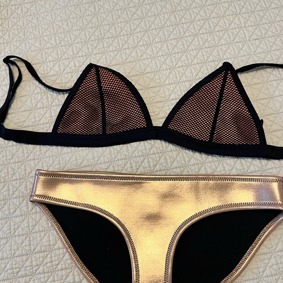 Bikinis - Picture 6 of 8